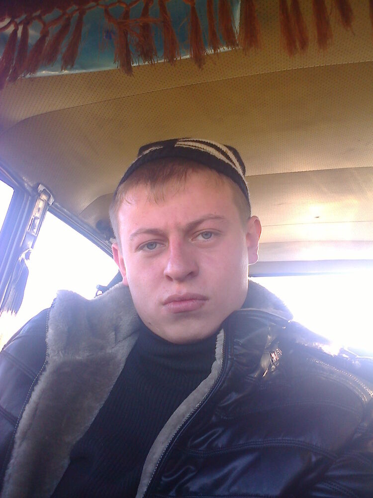  4944917  Viktor, 32 ,    