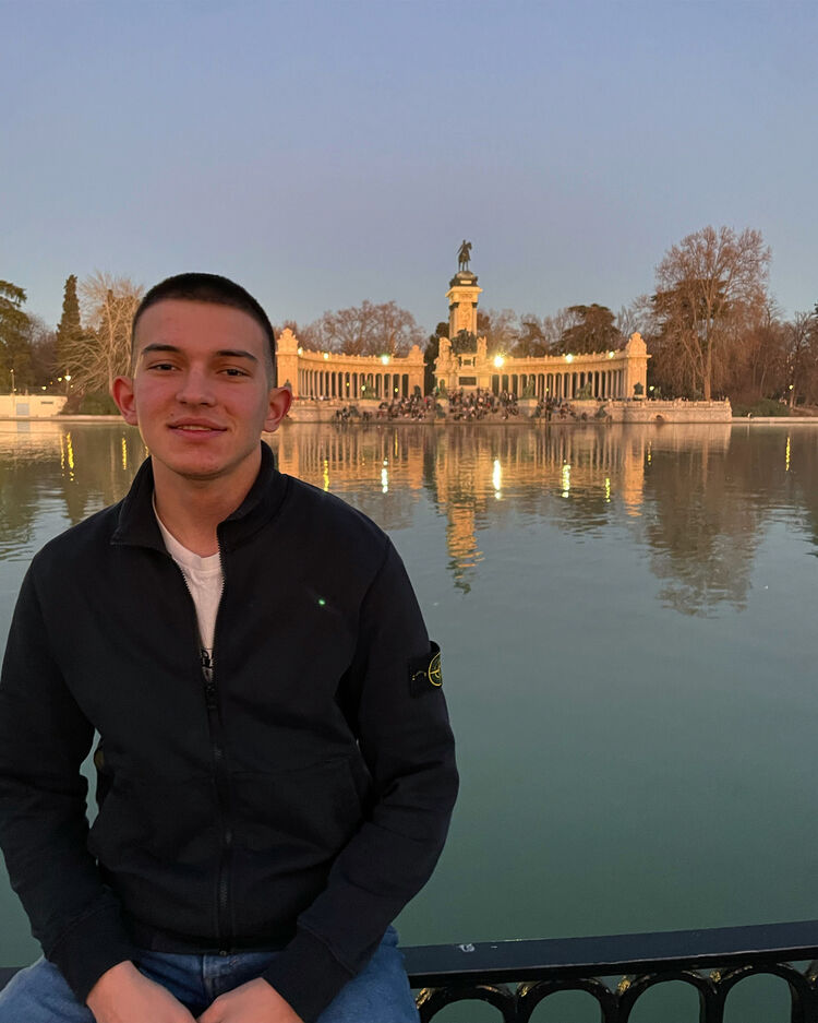  32436647  Ignat, 22 ,    Jena