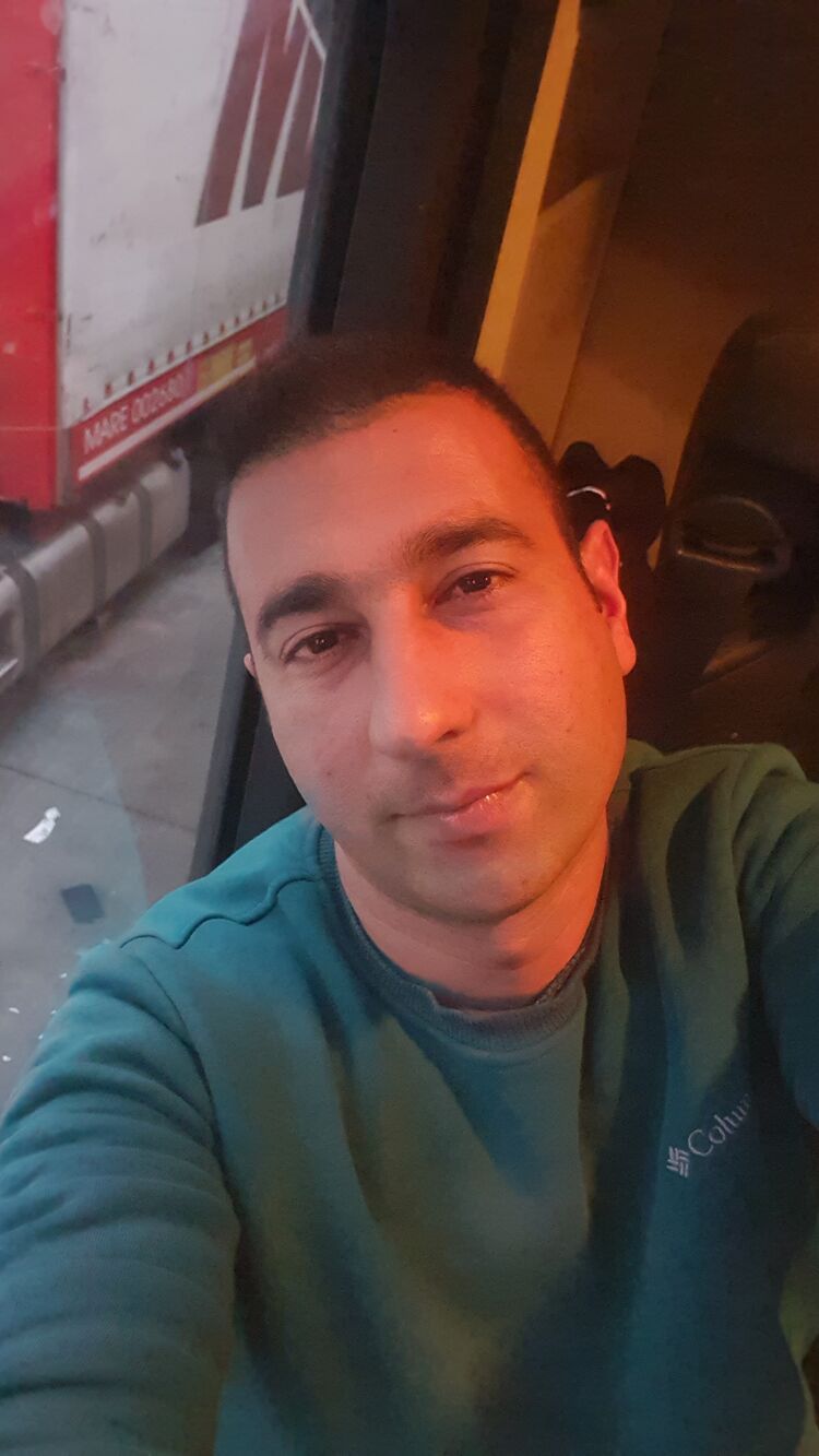  48895377  Nihat, 37 ,    -