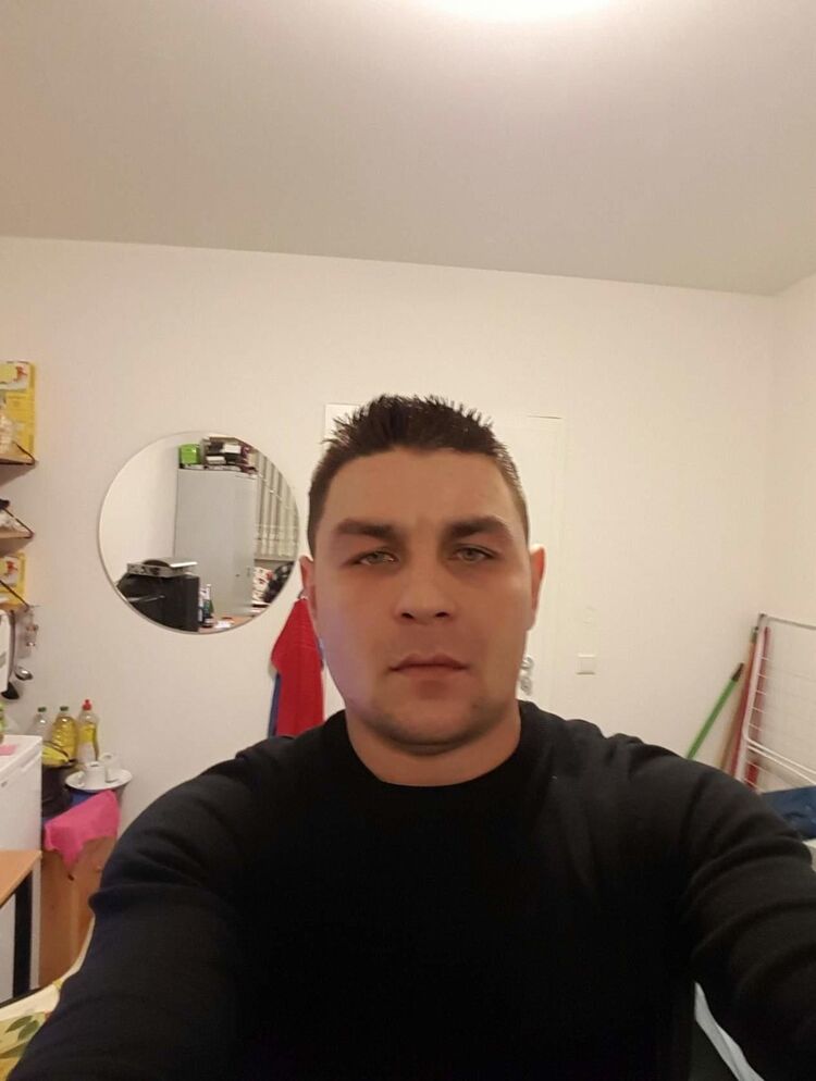  8740267  Roman, 39 ,    