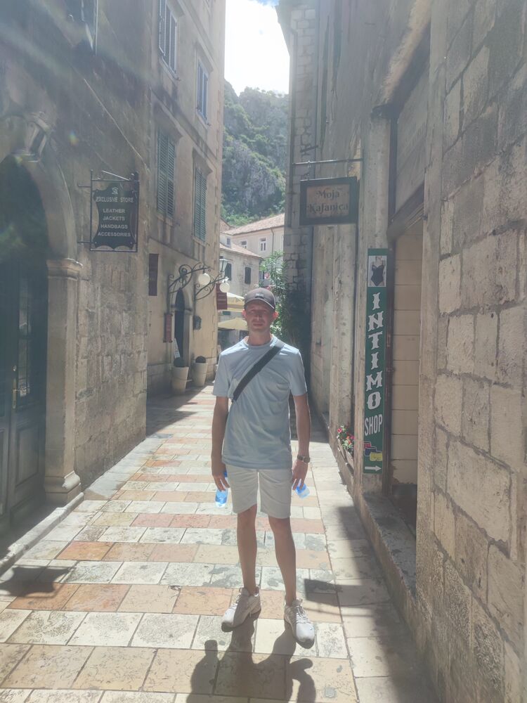  ,   Andrej, 41 ,   ,   , c 