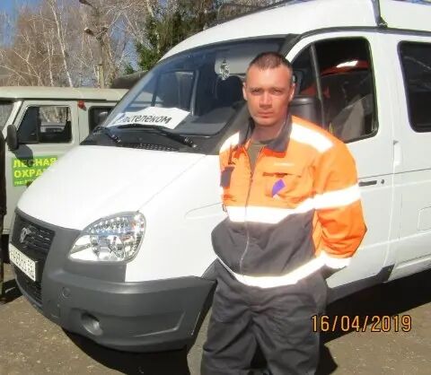  48694917  Ivan, 35 ,    