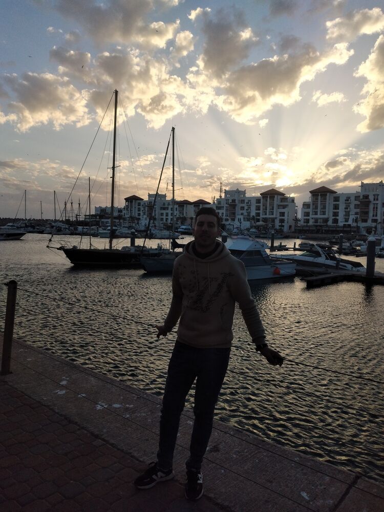  ,   Hassane, 29 ,   c 