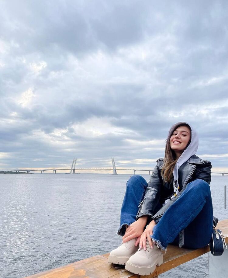  53742277  , 27 ,    --