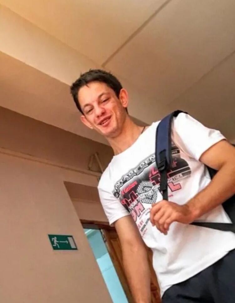  33044927  Maks, 25 ,    