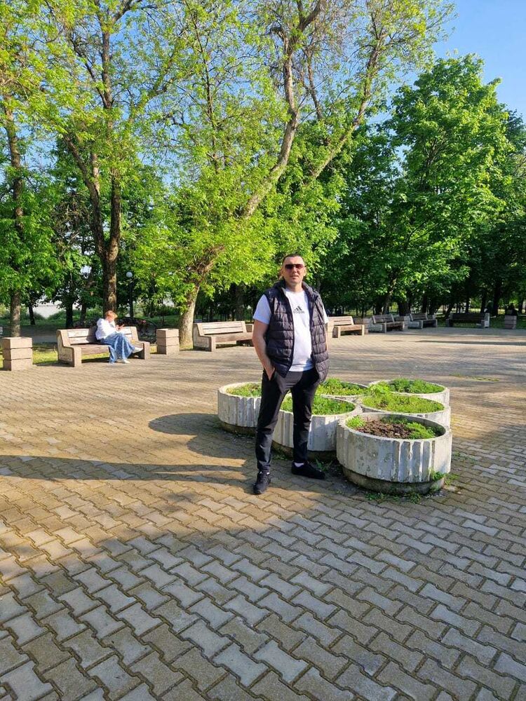  ,   Artur, 40 ,   ,   