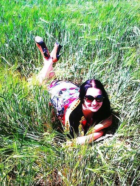 ,   Elena, 32 ,  