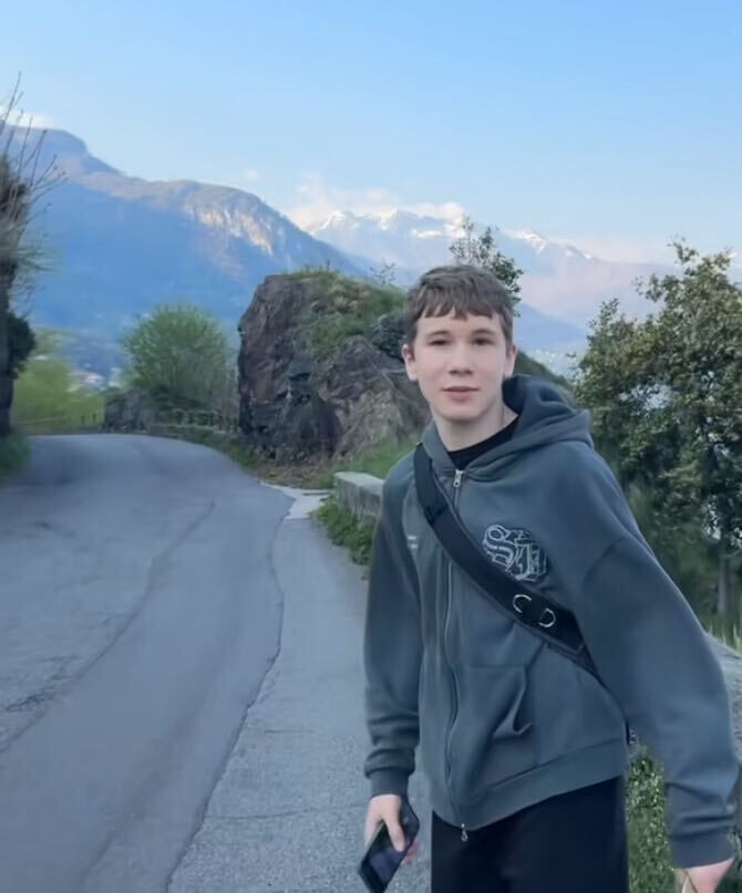  53077857  , 25 ,    Deleted