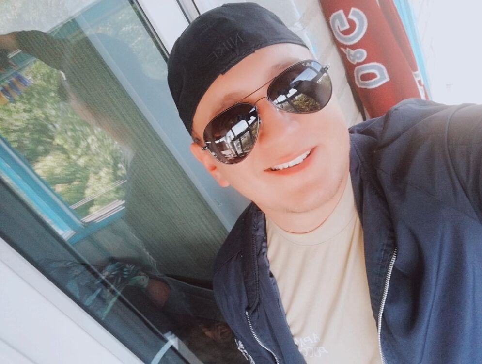  43455357  Roman, 27 ,    