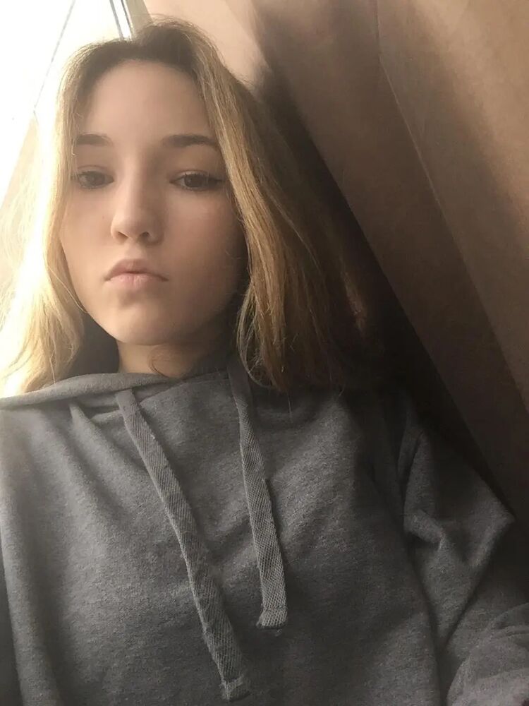  35808107  Valeria, 22 ,    