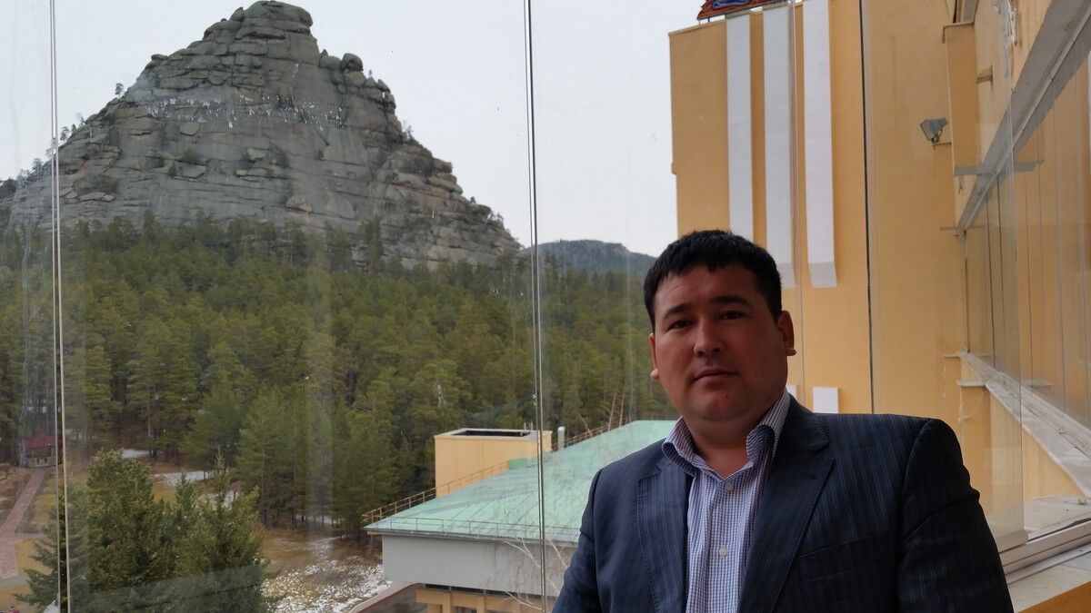 ,   Darhan, 40 ,   ,   , c 