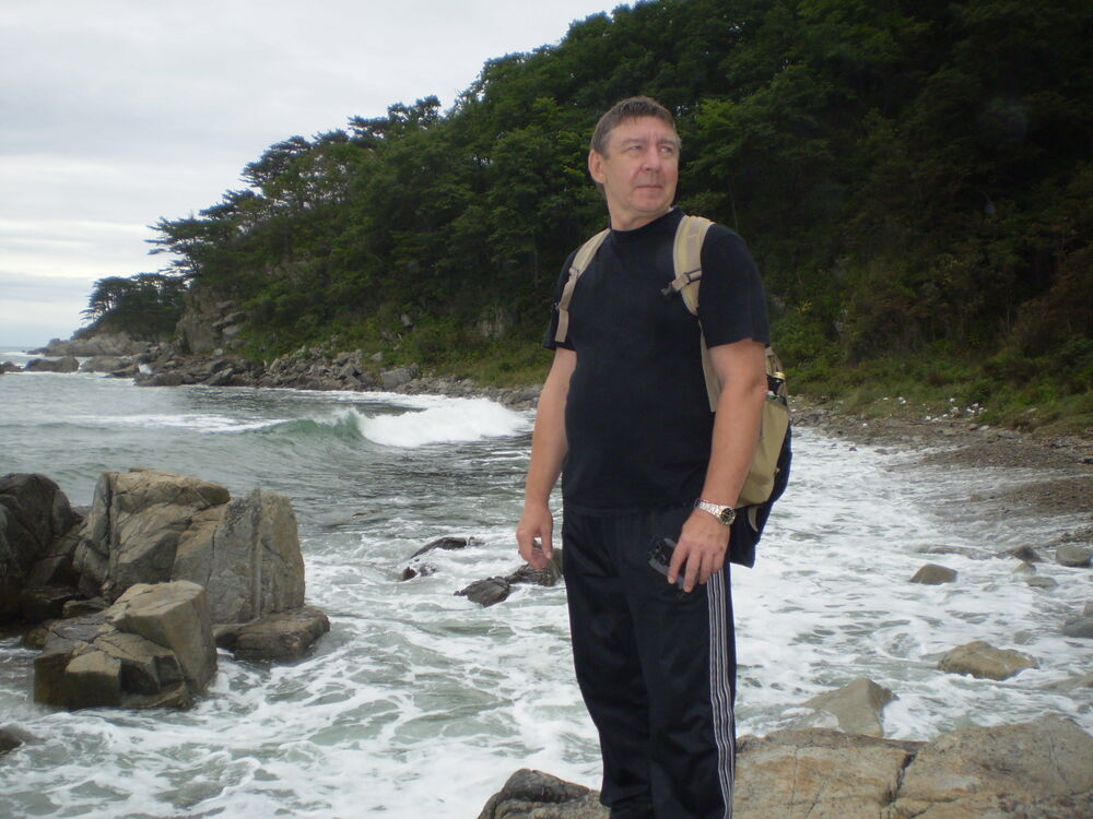  22980867  Aleksandr, 64 ,    
