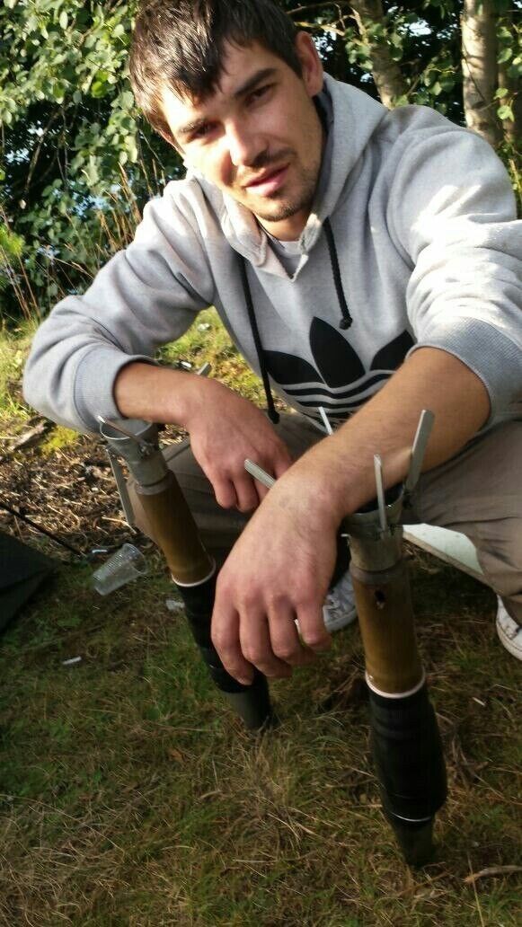  10159157  Viktor, 39 ,    