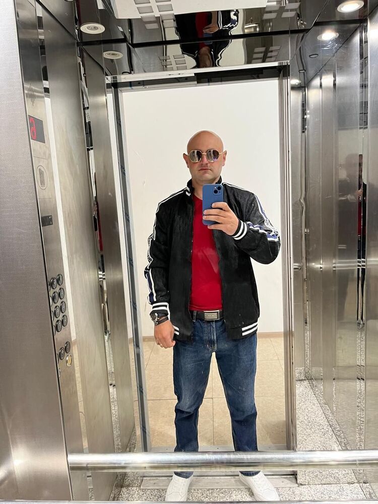  54019467  Baxtikyan, 35 ,    