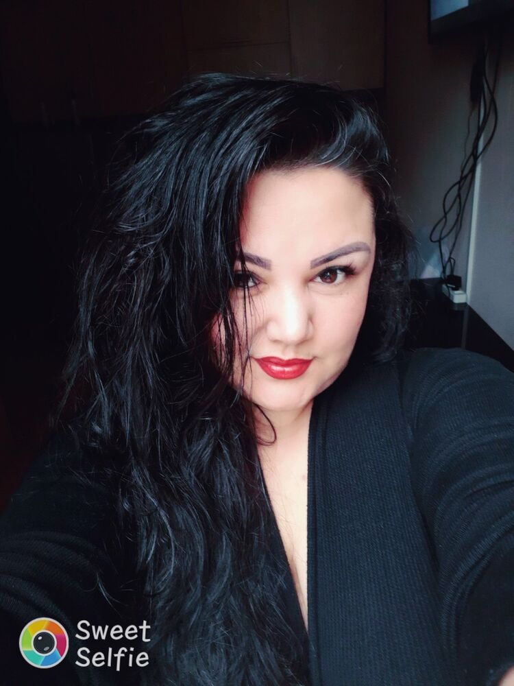  ,   Milana, 41 ,  
