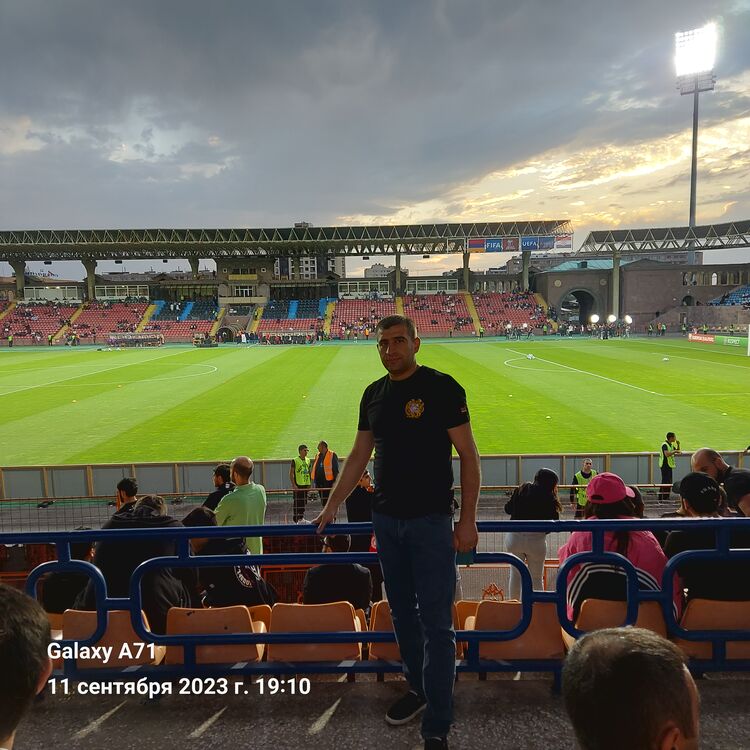  ,   Garnik, 39 ,   ,   