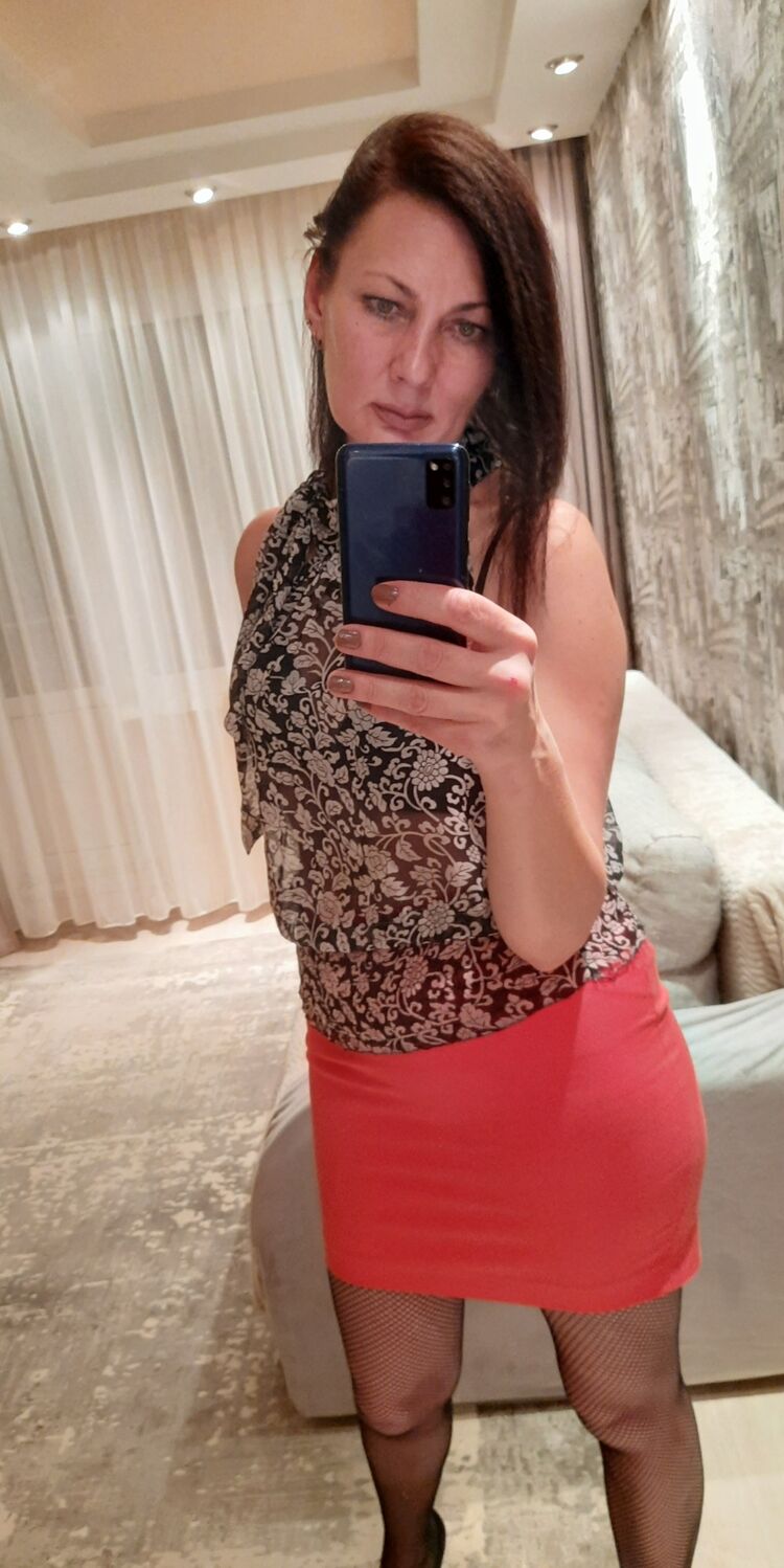  53079047  , 48 ,    