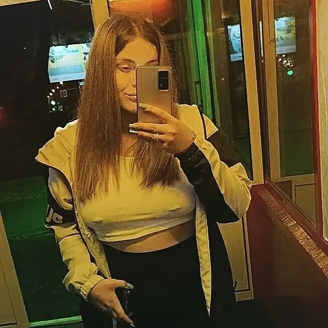  46909907  Emiliya, 23 ,    