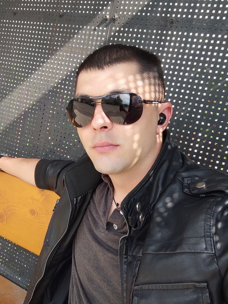  40228857  Roman, 33 ,    Praha