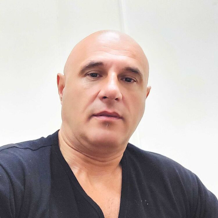  45270597  Alexander, 54 ,    