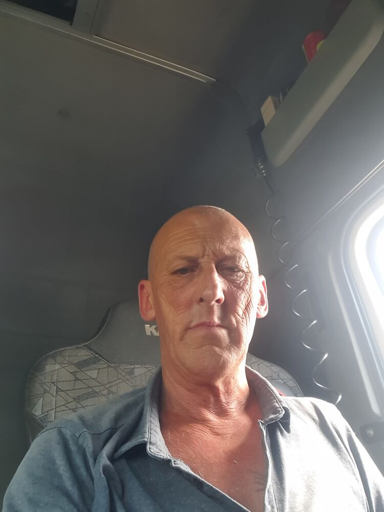  45666327  YRA, 58 ,    