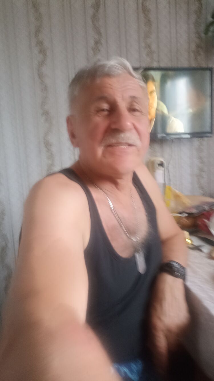  52399807  Andrei, 63 ,    -