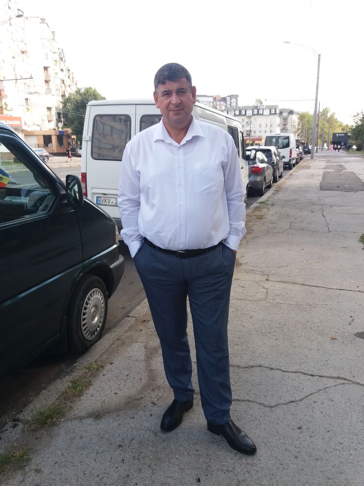  44443867  Vlad, 51 ,    