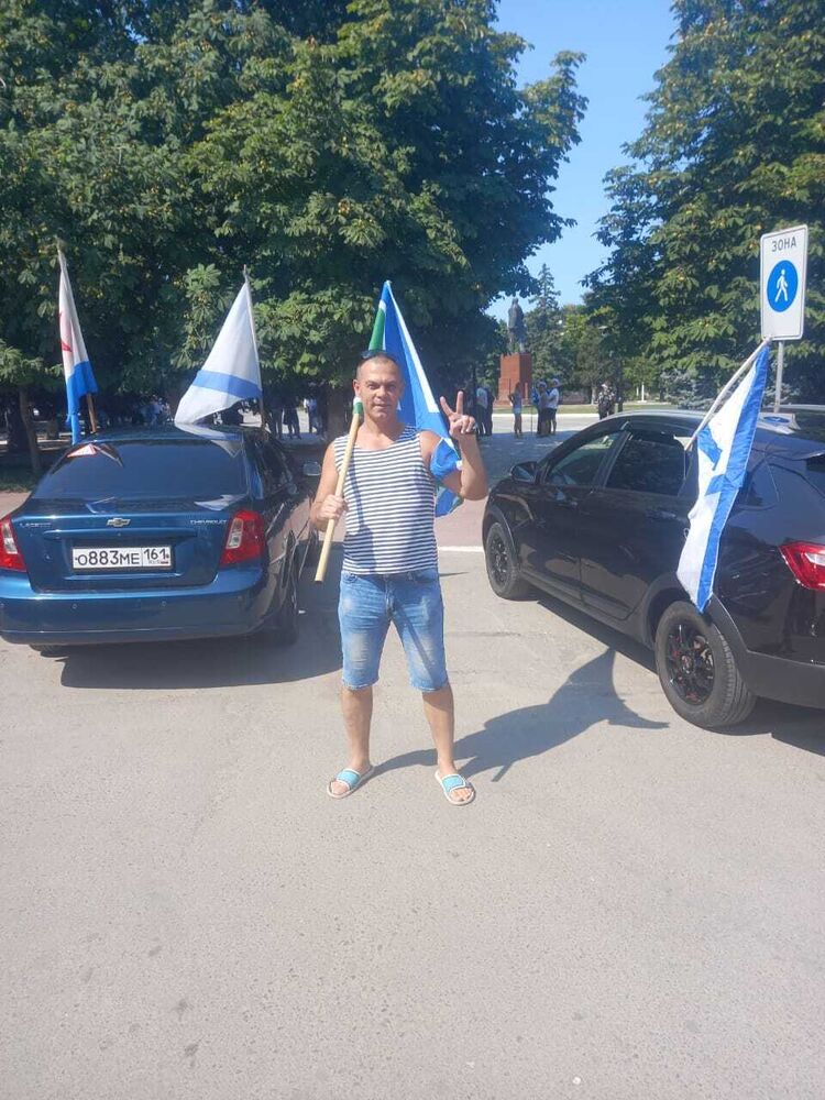  36611207  Viktor, 48 ,     