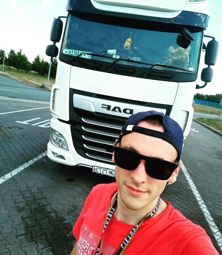  38534357  Yaroslav, 25 ,    