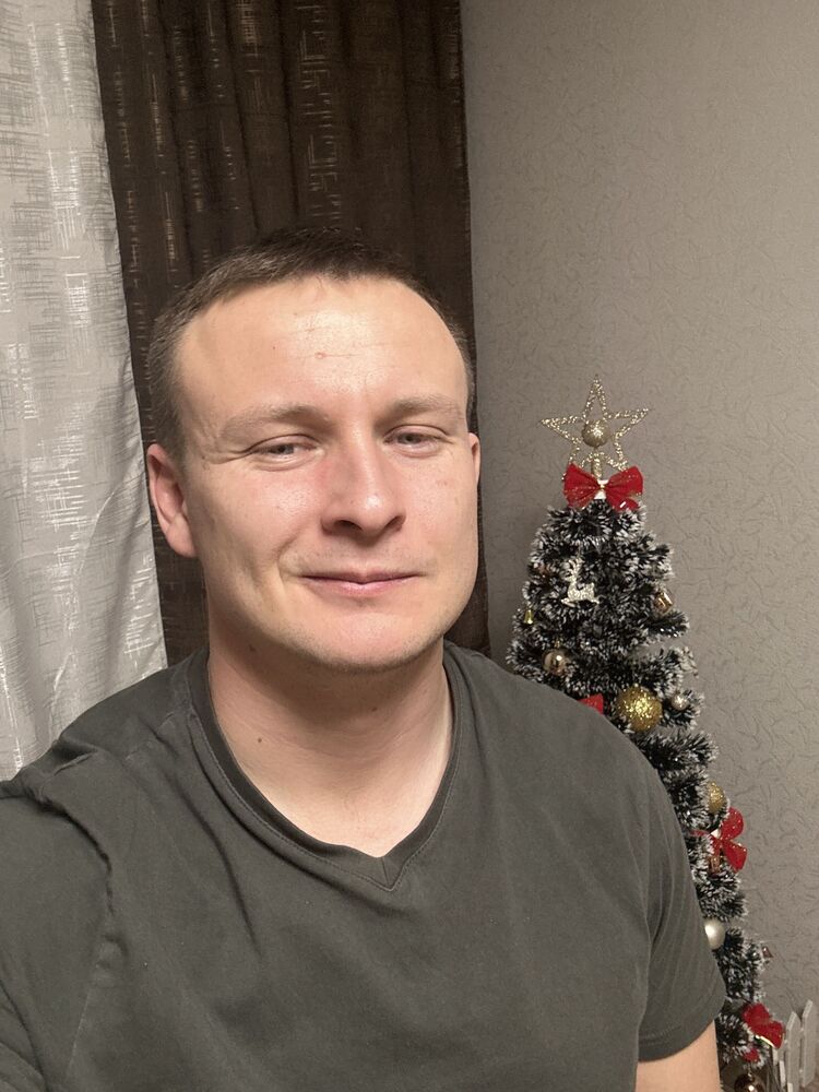  31553707  Viktor, 33 ,    