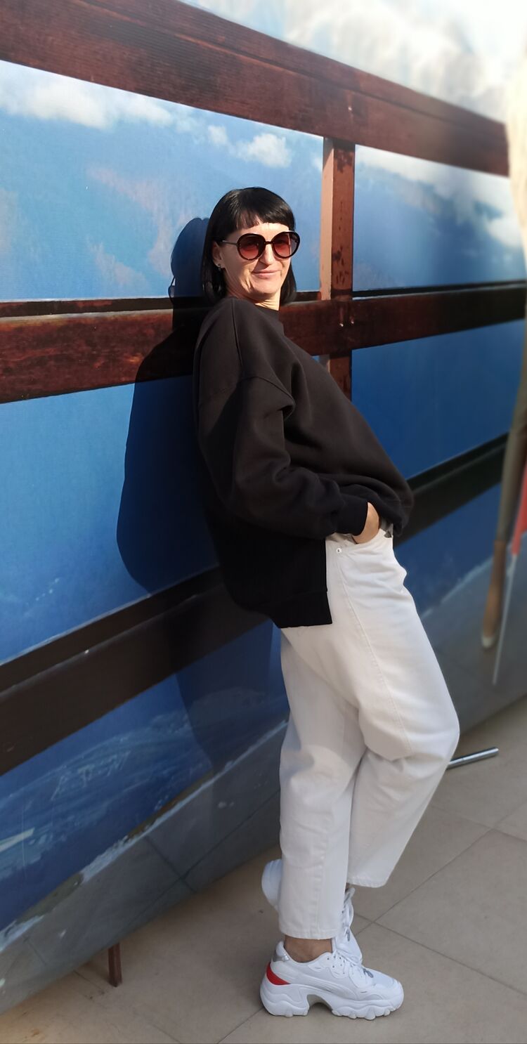  39199327  Yulia, 52 ,    