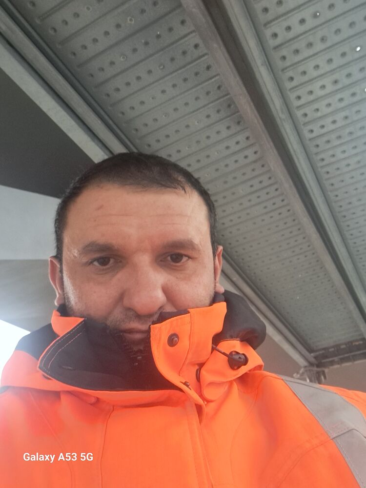  48349237  Michail, 45 ,    Sangerhausen