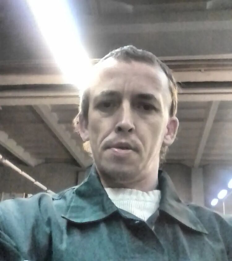  45030517  Igor, 37 ,    
