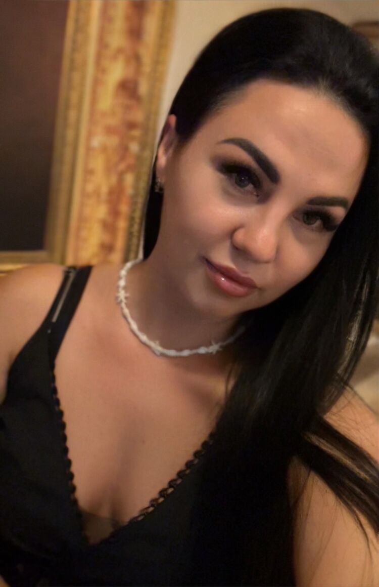  54172957  Elena, 47 ,    