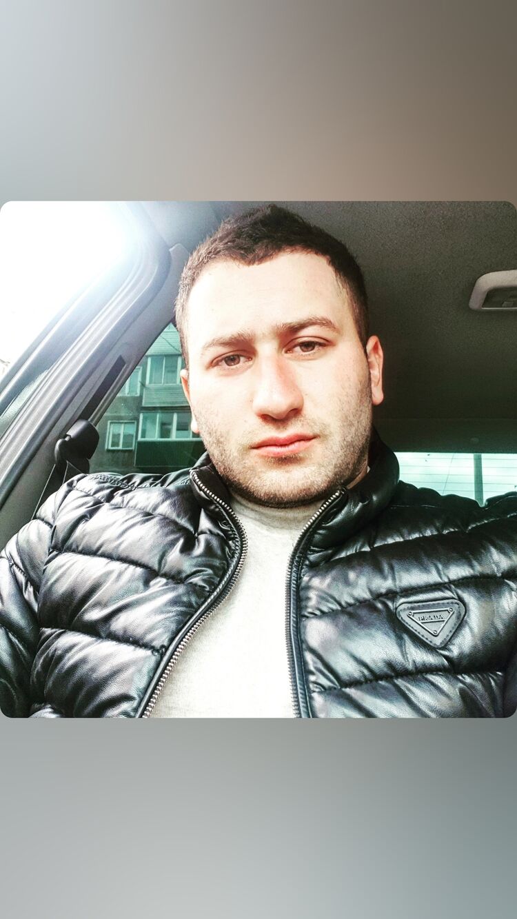  -,   Artur, 31 ,   ,   