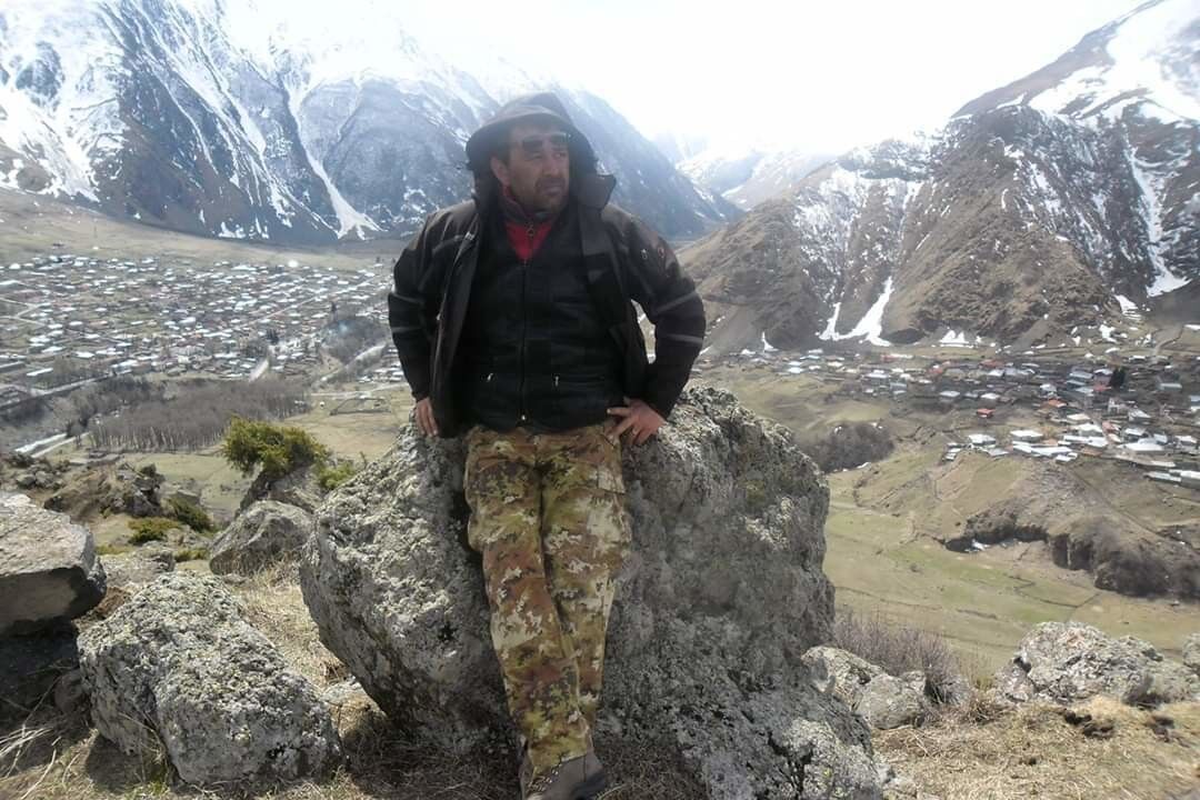  18663497  Alexs, 44 ,    