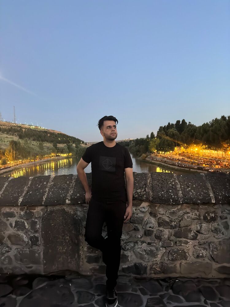  Esenyurt,   Esmer, 27 ,   ,   