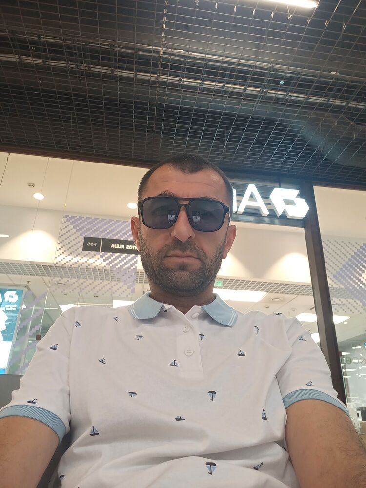  52101637  Zarif, 44 ,    