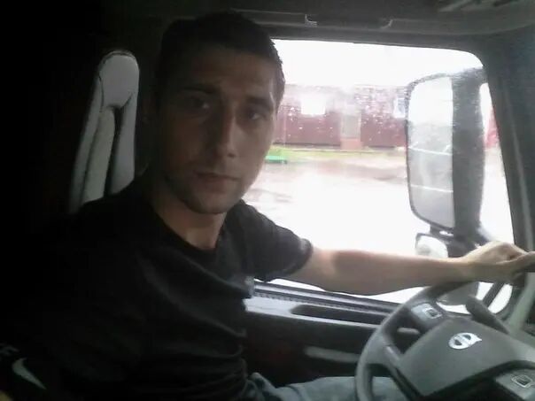  36710517  Grigory, 30 ,    