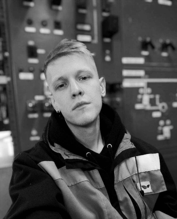  ,   Mikhail, 28 ,   ,   