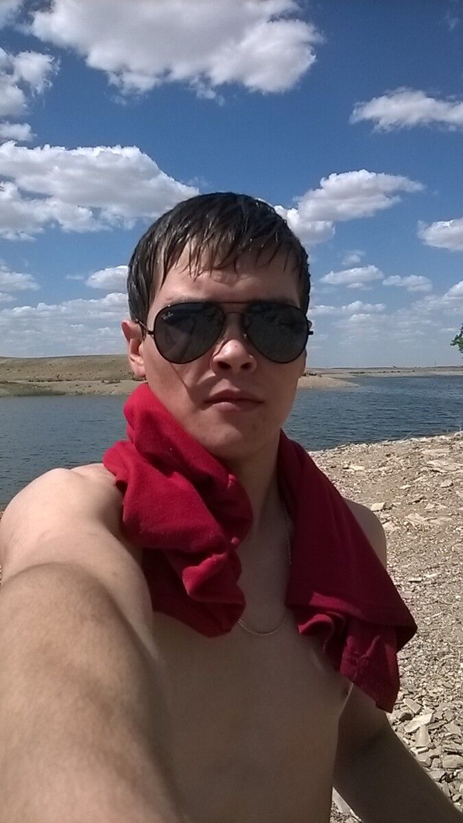  ,   Viktor, 31 ,   