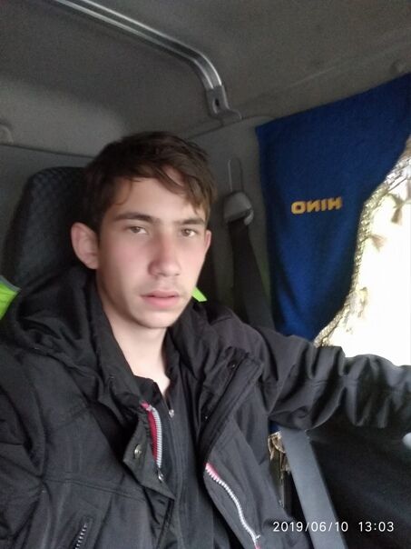  29610727  Mikhail, 25 ,    