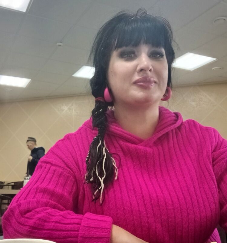  -,   Lora, 52 ,     , c 