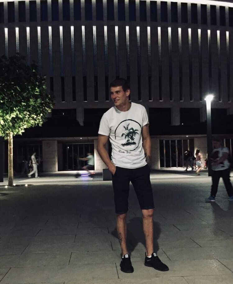  ,   Artem, 27 ,   ,   , c , 