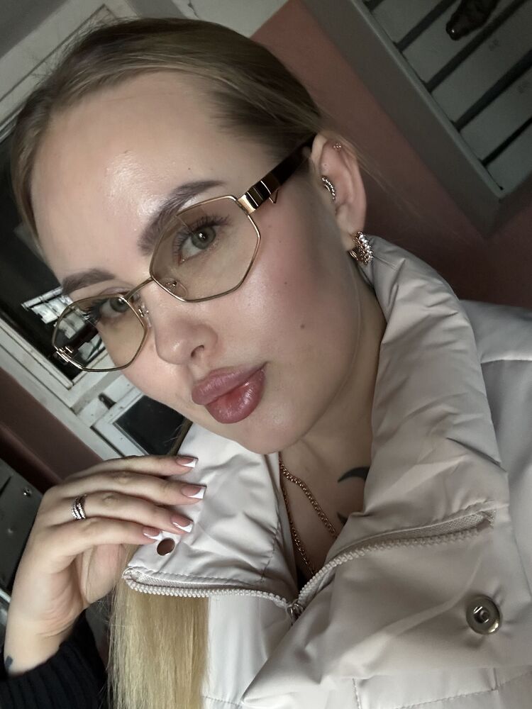  ,   Alina, 22 ,     , c 