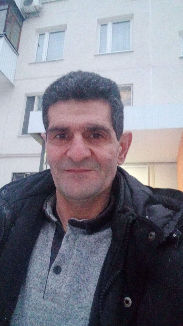  51782327  Armen, 49 ,    