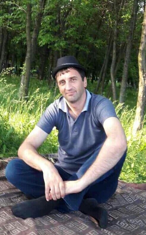  ,   Artur, 47 ,   ,   