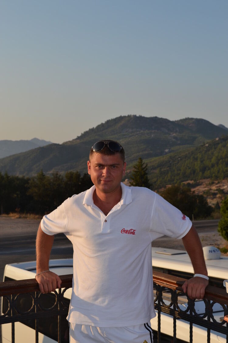  ,   Stas, 37 ,   