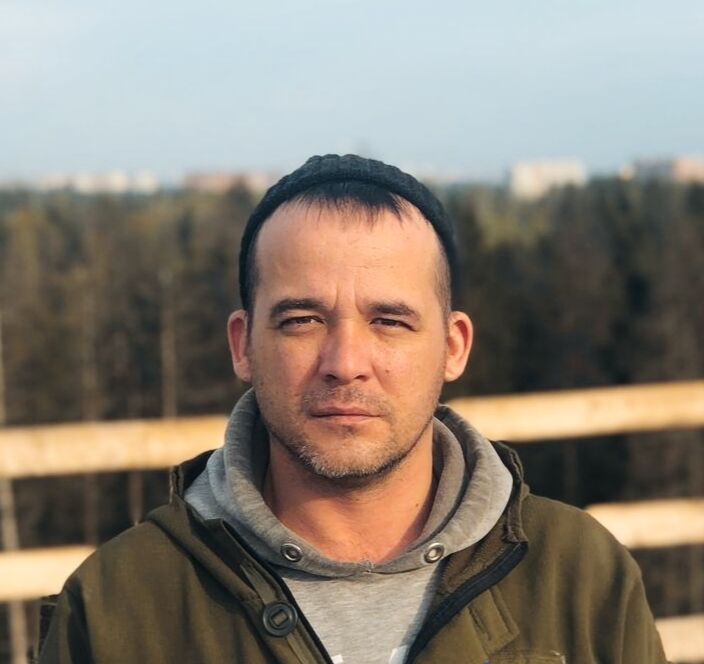  51685297  Viktor, 36 ,    