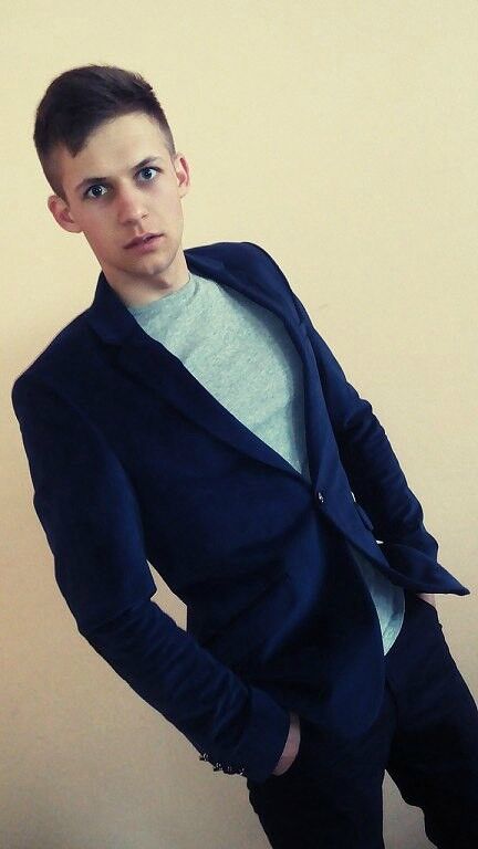  6408247  Viktor, 30 ,    